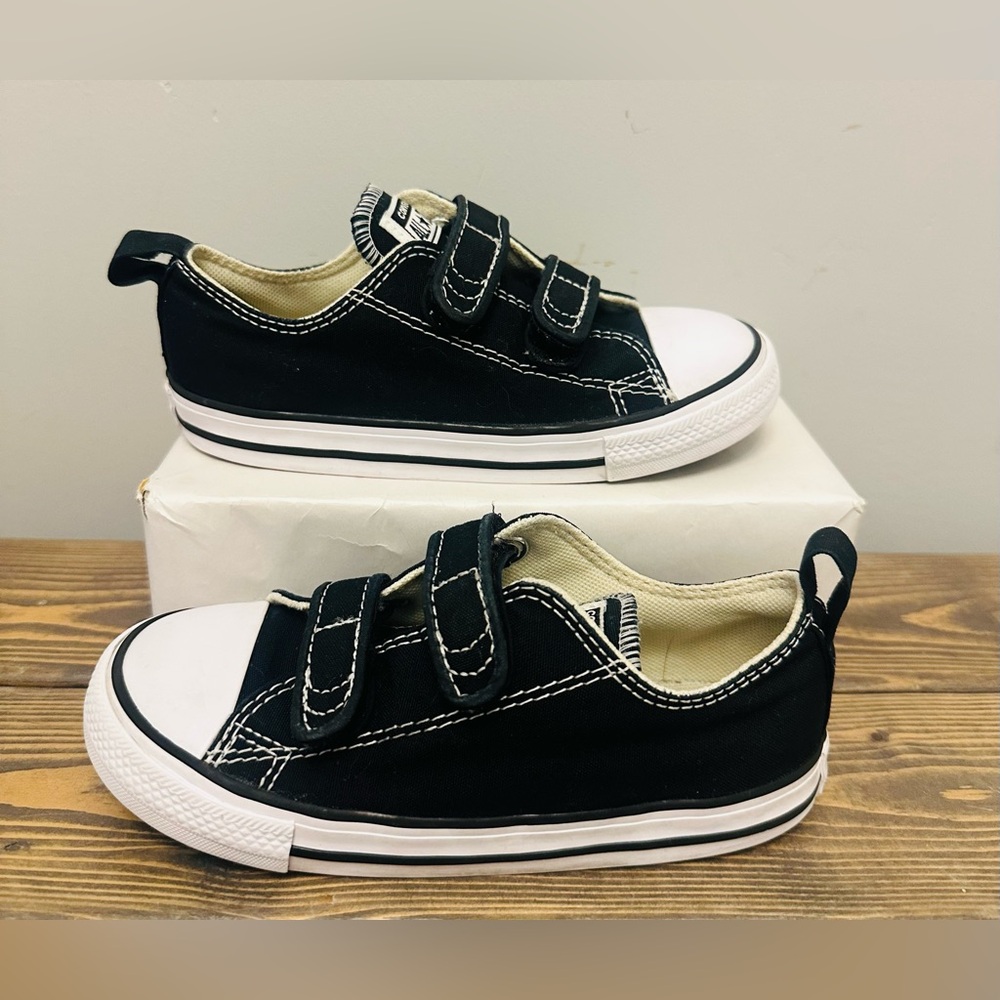 Converse All Star 2V Low Top Velcro Shoes, Black/White Size 10C